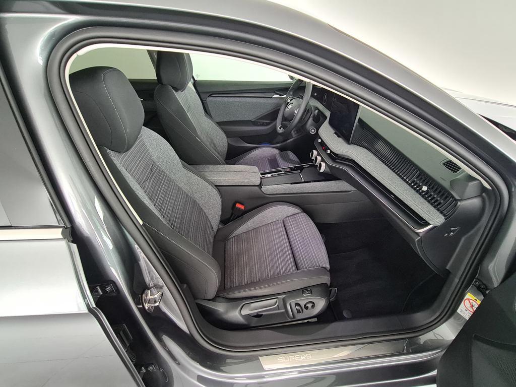 Skoda Superb Combi 1.5 TSI m-HEV Selection DSG 110 kW (150 CV) - 4