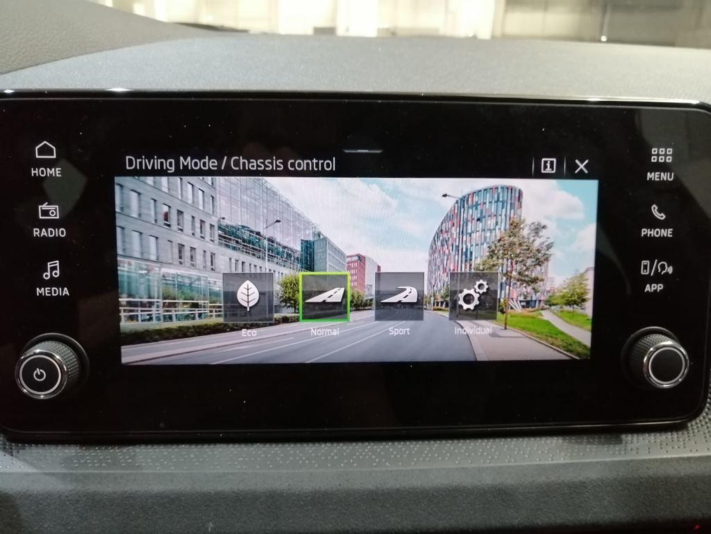 Skoda Scala 1.0 TSI Sport DSG 85 kW (115 CV) - 10