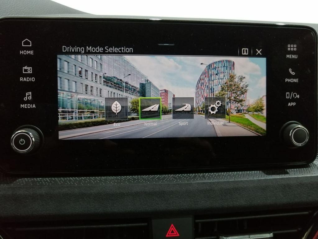 Skoda Scala Design 1.0 TSI DSG 85 kW (115 CV) - 10