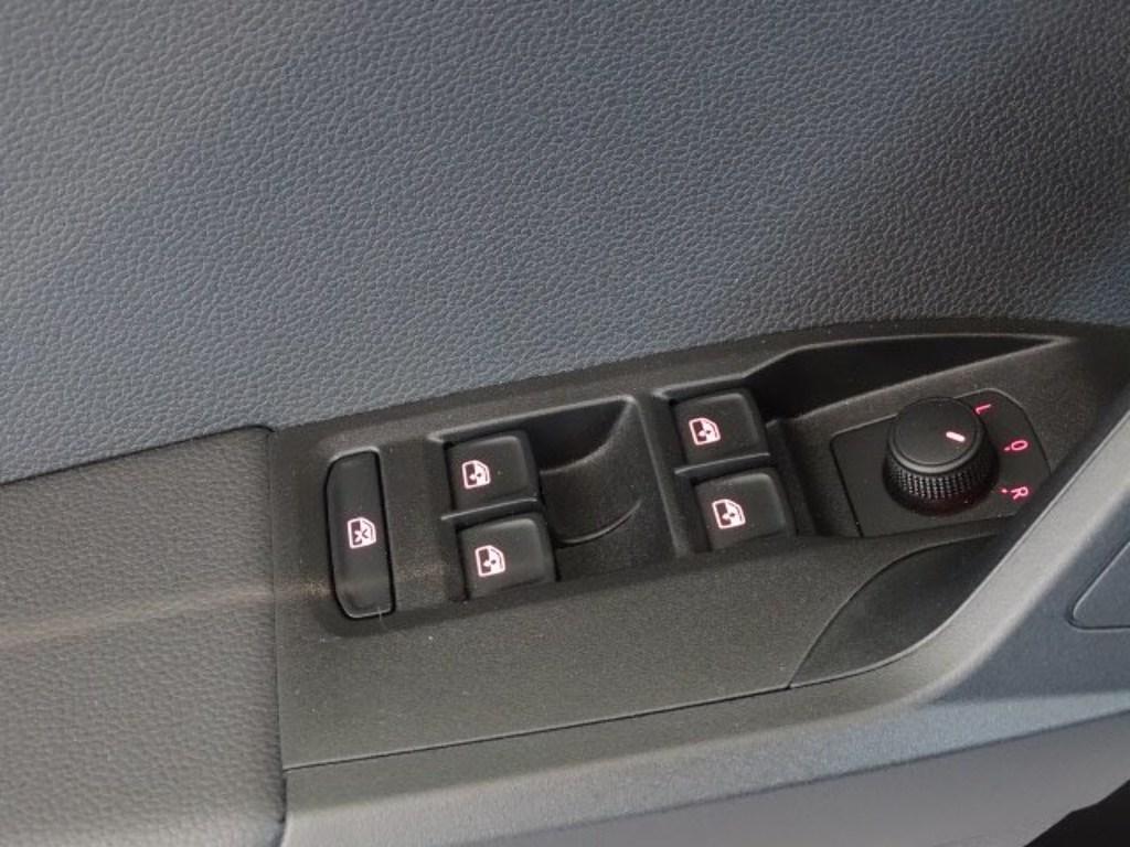 SEAT Arona 1.0 TGI GNC S&S Reference 66 kW (90 CV) - 9