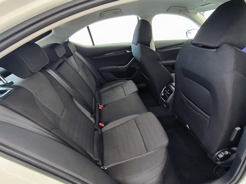 Skoda Octavia 2.0 TDI Selection DSG 110 kW (150 CV) - 5