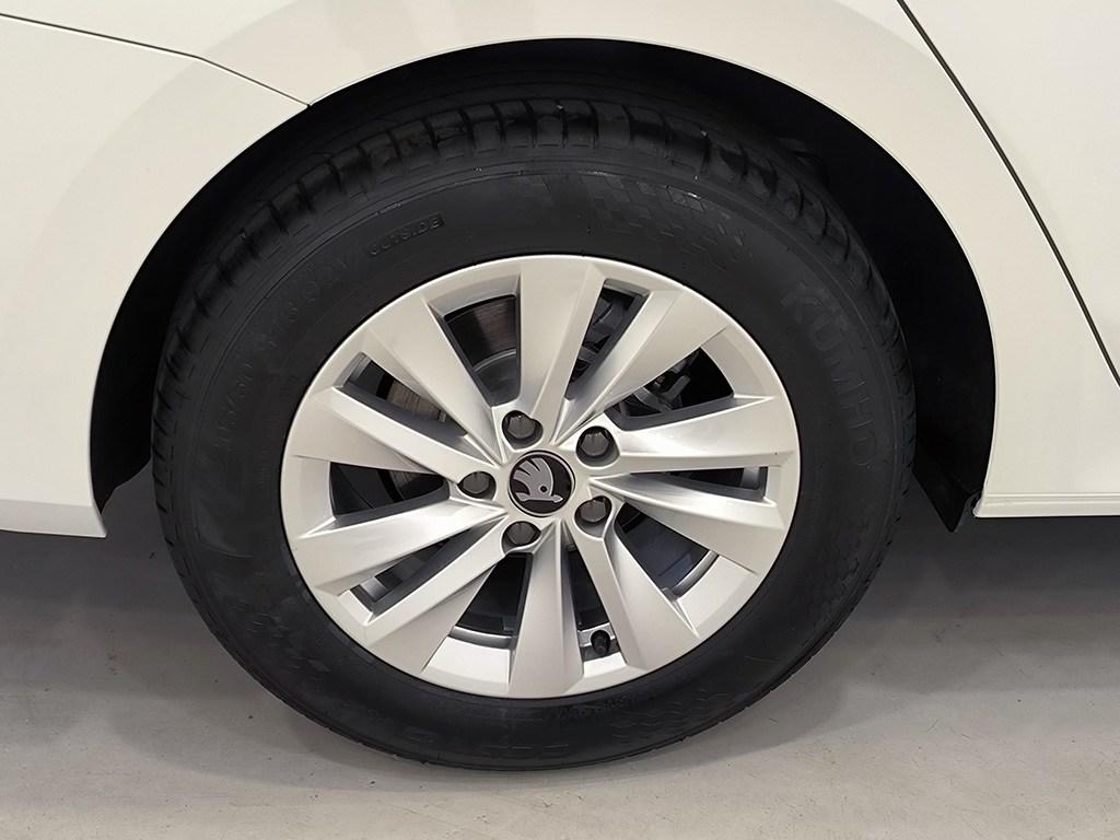 Skoda Octavia 2.0 TDI Selection DSG 110 kW (150 CV) - 7