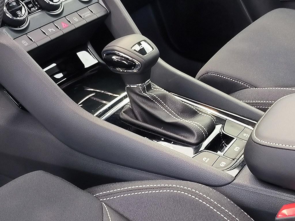 Skoda Karoq 1.5 TSI ACT Sportline DSG 110 kW (150 CV) - 10