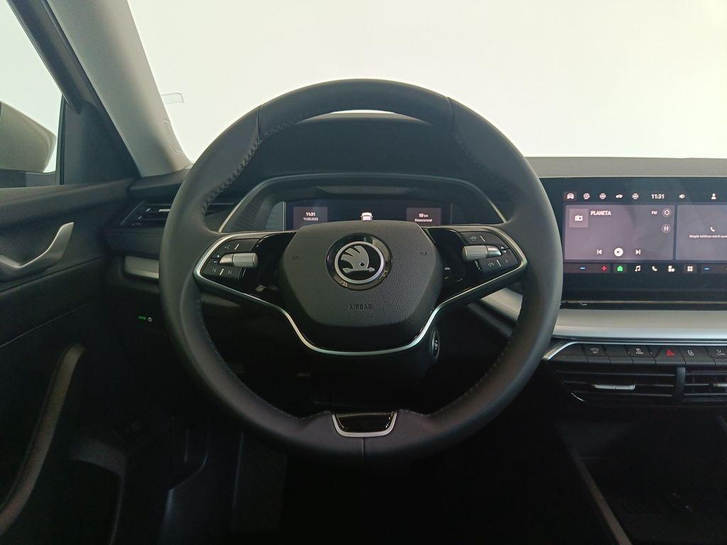 Skoda Octavia Combi 1.5 TSI m-HEV Selection DSG 110 kW (150 CV) - 10