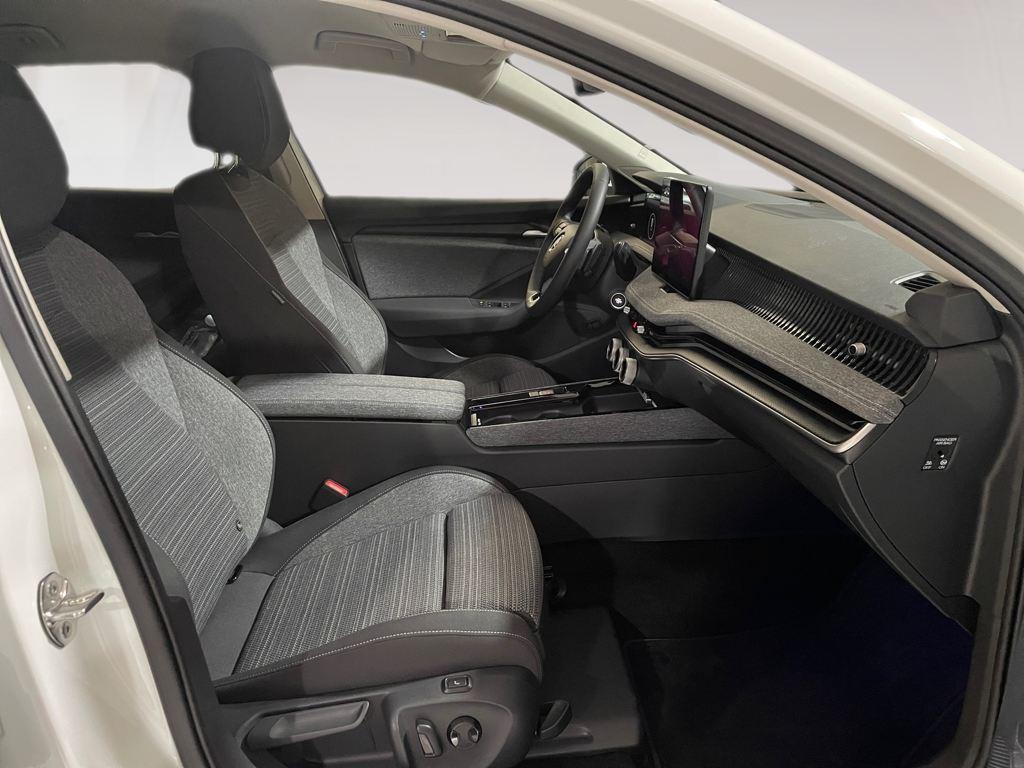 Skoda Superb Combi 1.5 TSI m-HEV Selection DSG 110 kW (150 CV) - 4