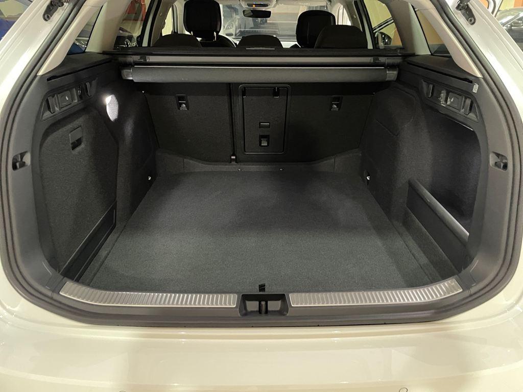 Skoda Superb Combi 1.5 TSI m-HEV Selection DSG 110 kW (150 CV) - 6