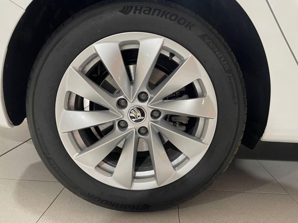 Skoda Superb Combi 1.5 TSI m-HEV Selection DSG 110 kW (150 CV) - 10