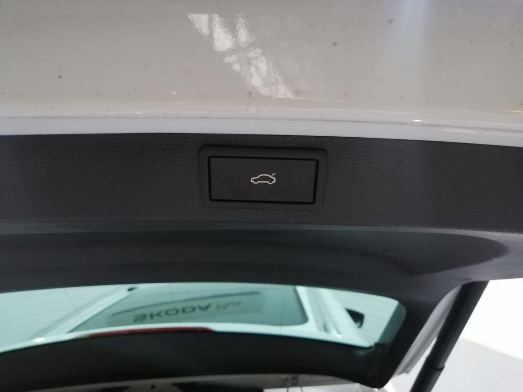 Skoda Karoq 1.5 TSI ACT Design DSG 110 kW (150 CV) - 12