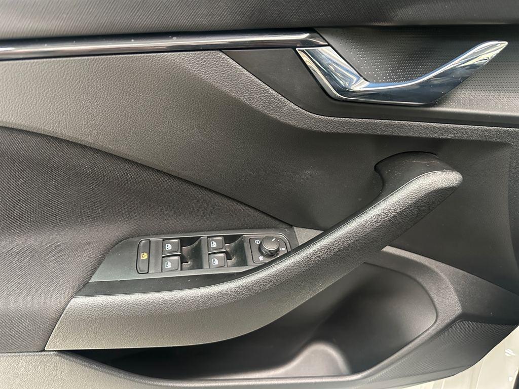 Skoda Kamiq 1.0 TSI Selection DSG 85 kW (115 CV) - 10