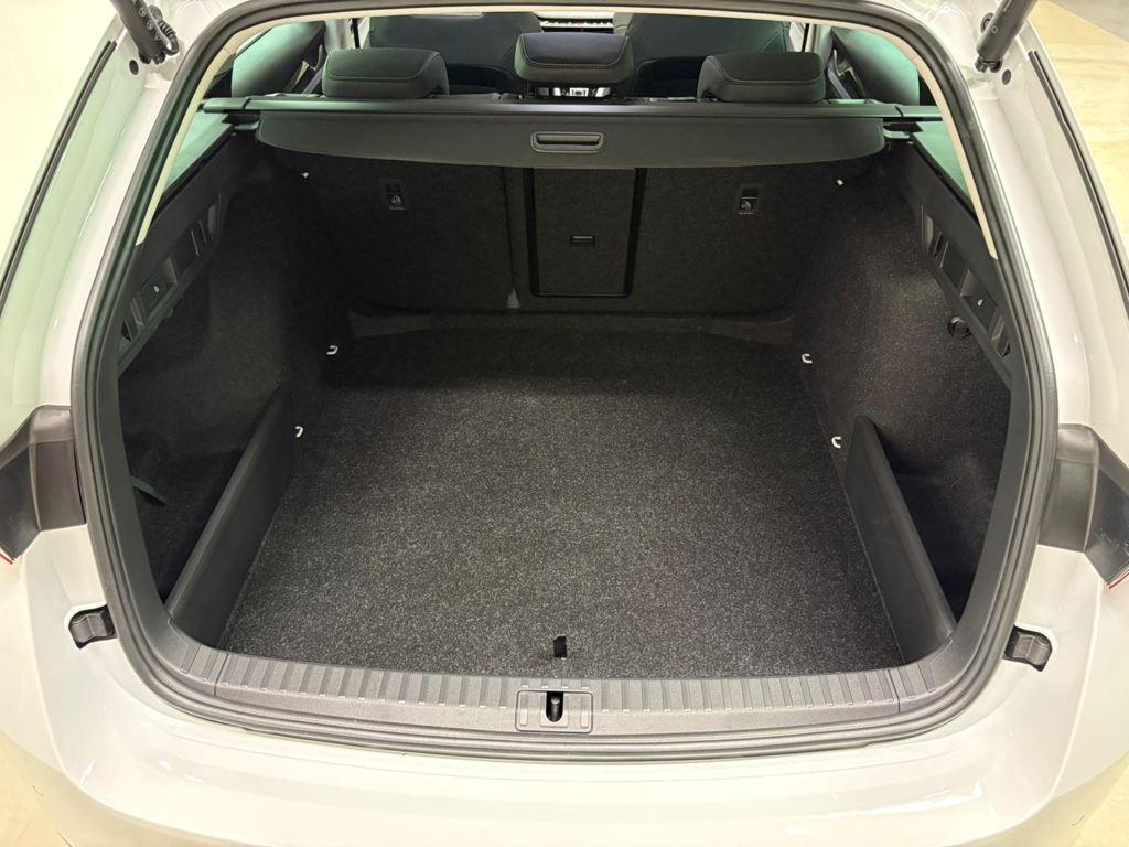 Skoda Octavia Combi 1.5 TSI m-HEV Selection DSG 110 kW (150 CV) - 6