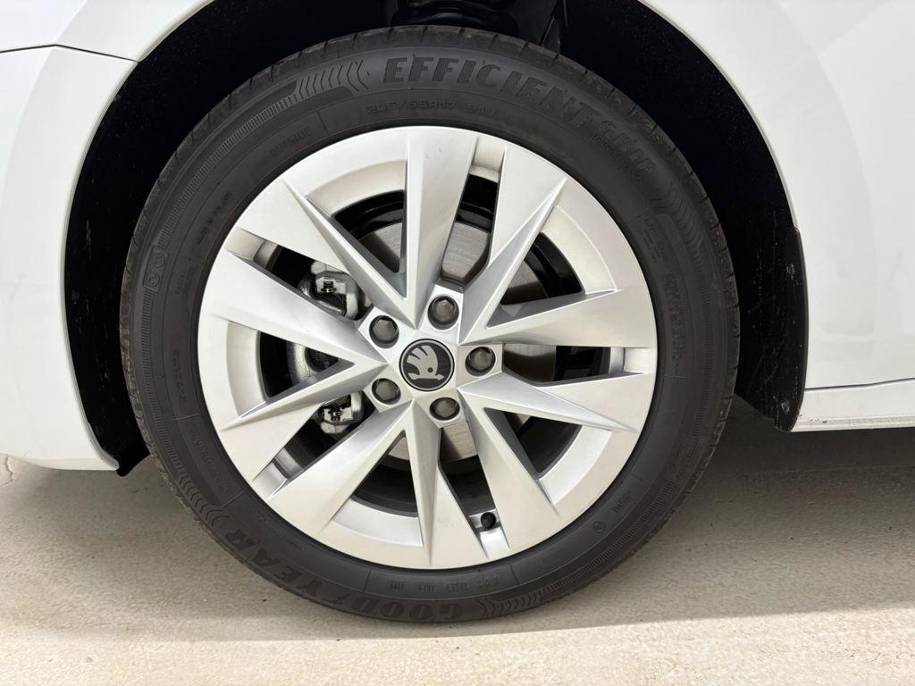 Skoda Octavia Combi 1.5 TSI m-HEV Selection DSG 110 kW (150 CV) - 7