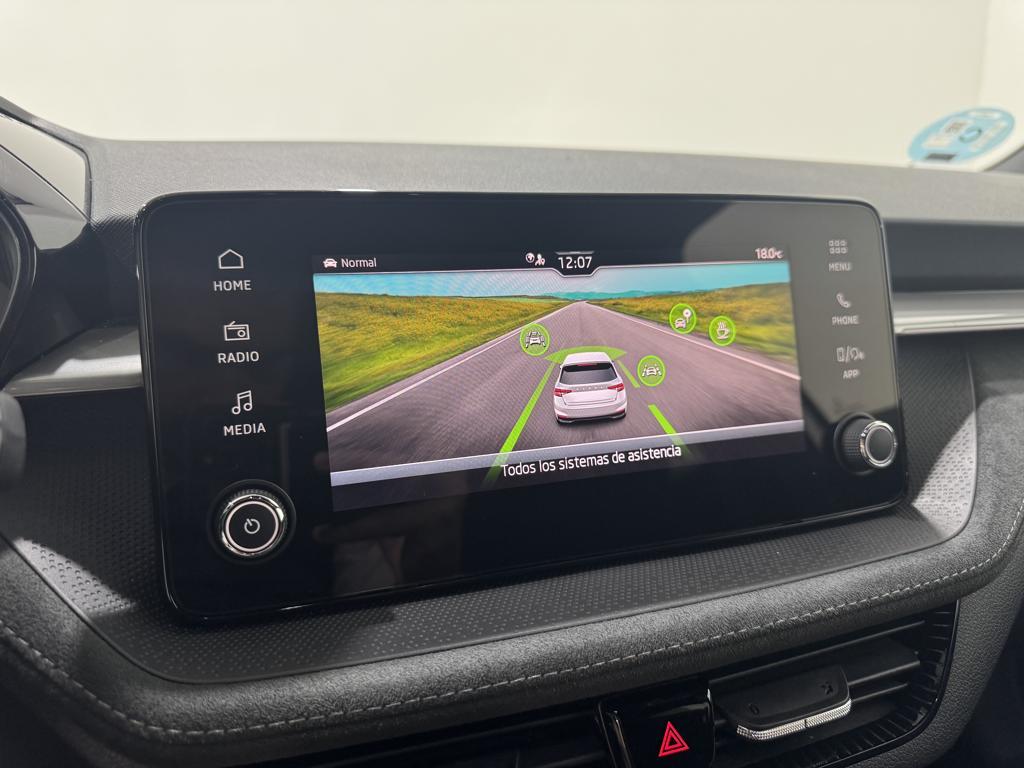 Skoda Fabia 1.0 TSI Design DSG 85 KW (115 CV) - 12