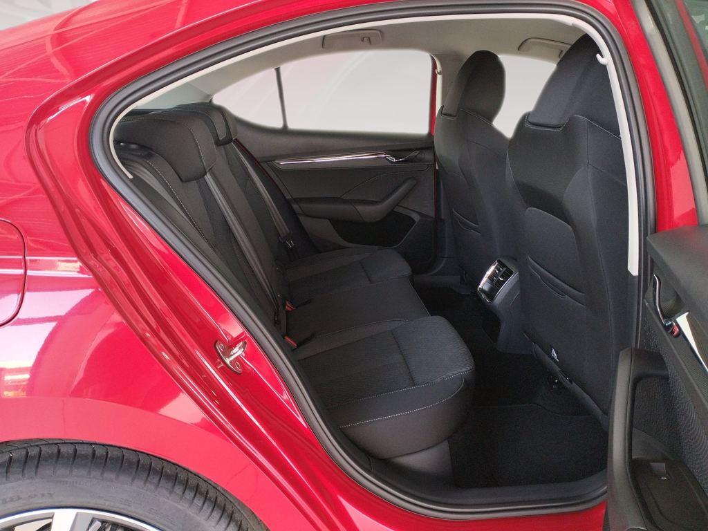 Skoda Octavia 1.5 TSI m-HEV Selection DSG 110 kW (150 CV) - 5