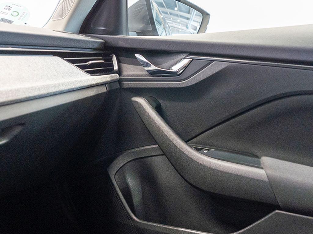 Skoda Kamiq 1.0 TSI Selection DSG 85 kW (115 CV) - 14