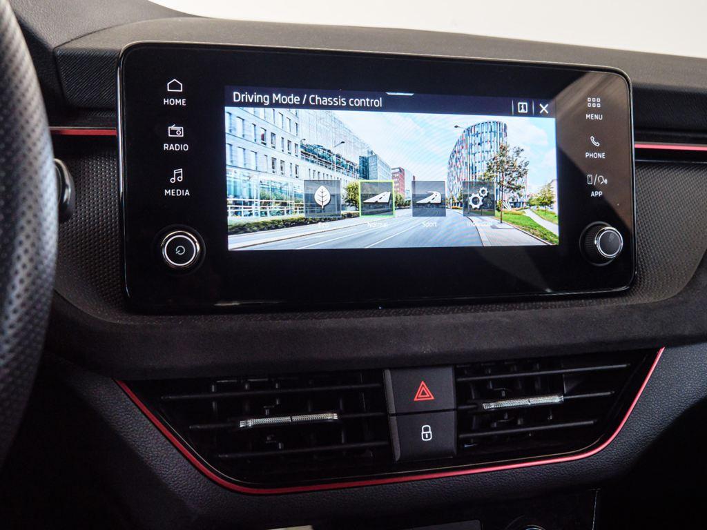 Skoda Kamiq 1.5 TSI Sport DSG 110 kW (150 CV) - 9