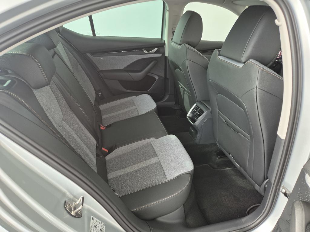 Skoda Octavia 2.0 TDI Design DSG 110 kW (150 CV) - 5