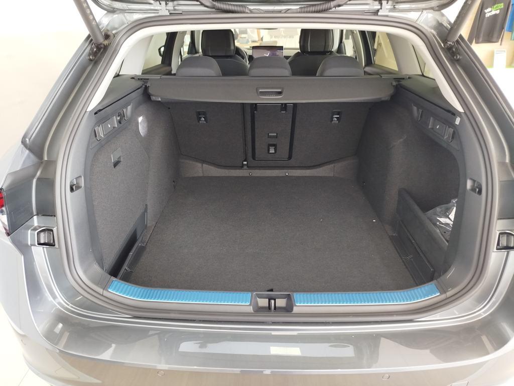 Skoda Superb Combi 1.5 TSI m-HEV Selection DSG 110 kW (150 CV) - 6