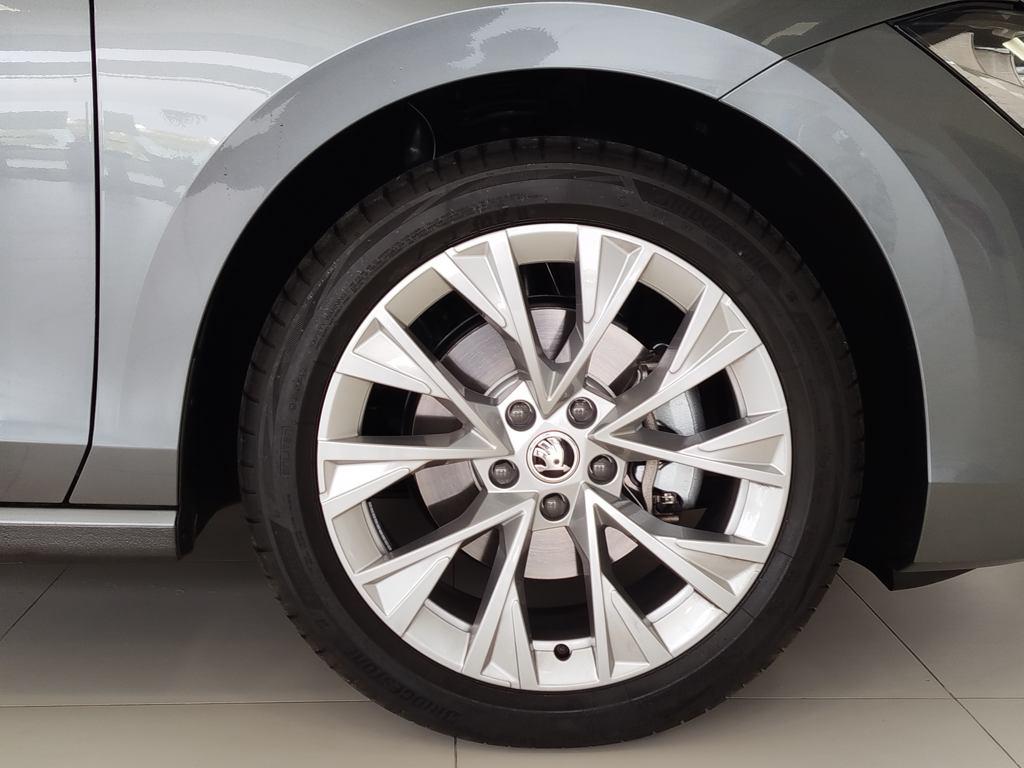 Skoda Superb Combi 1.5 TSI m-HEV Selection DSG 110 kW (150 CV) - 7