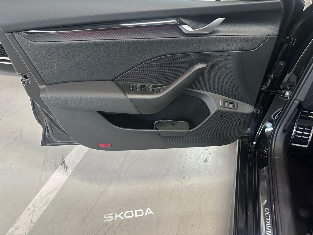 Skoda Octavia Combi 2.0 TSI RS DSG 195 kW (265 CV) - 11