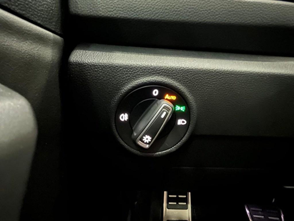 Volkswagen T-Roc R-Line 1.5 TSI 110 kW (150 CV) DSG - 12