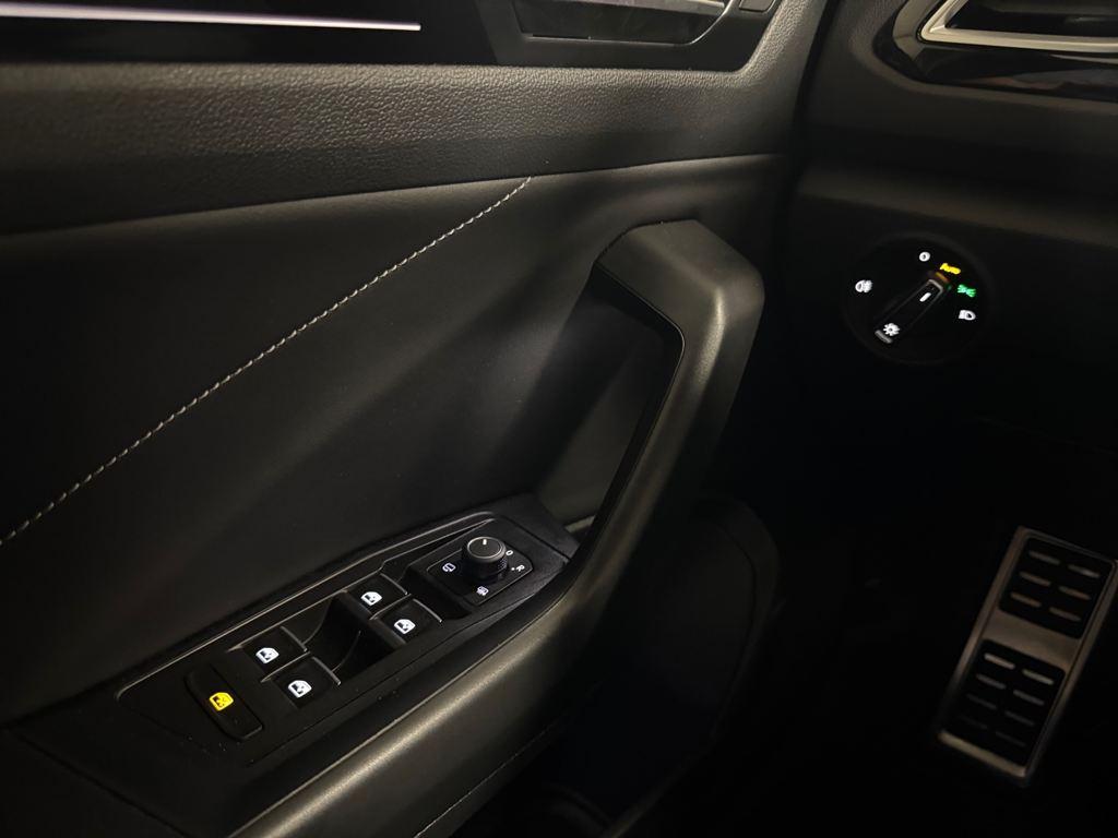 Volkswagen T-Roc R-Line 2.0 TDI 110 kW (150 CV) DSG - 16