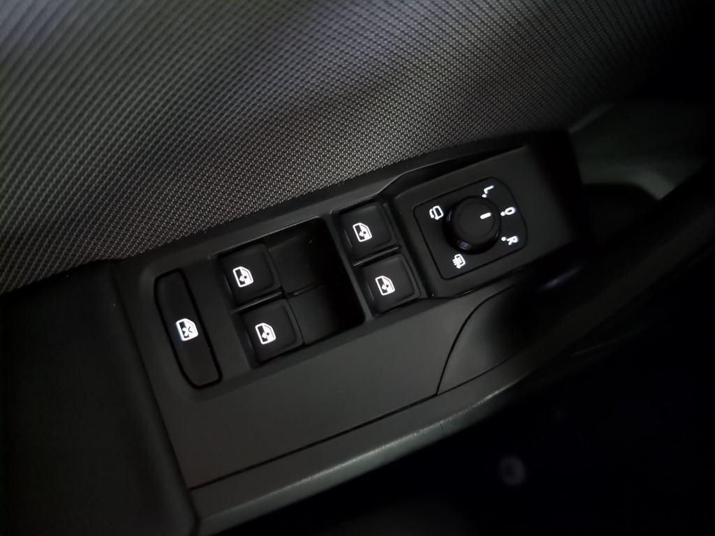 SEAT León 1.5 eTSI Style 25 Aniversario DSG 85 kW (116 CV) - 17