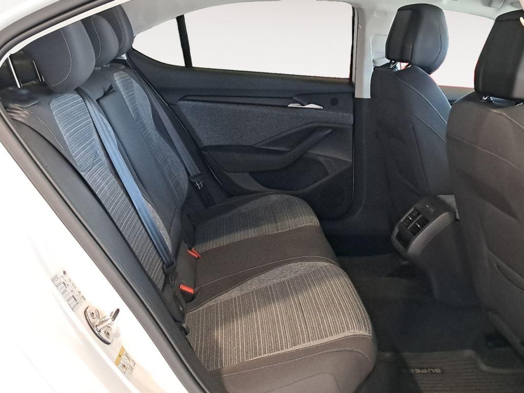 Skoda Superb 1.5 TSI m-HEV Selection DSG 110 kW (150 CV) - 5