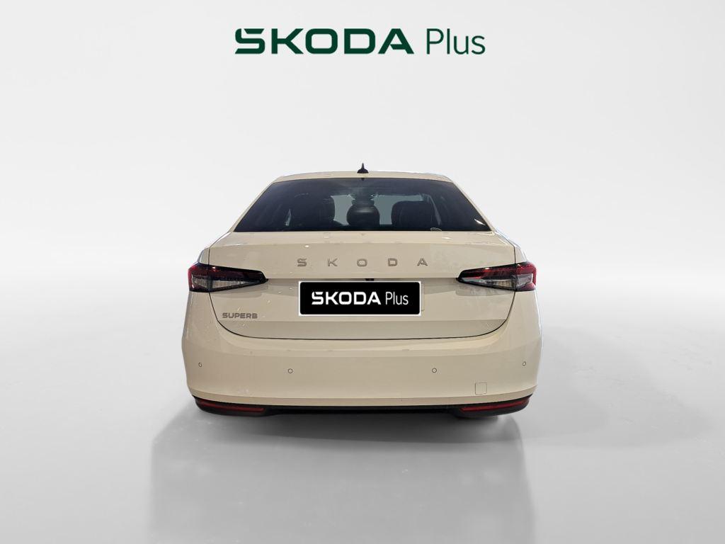 Skoda Superb 1.5 TSI m-HEV Selection DSG 110 kW (150 CV) - 10