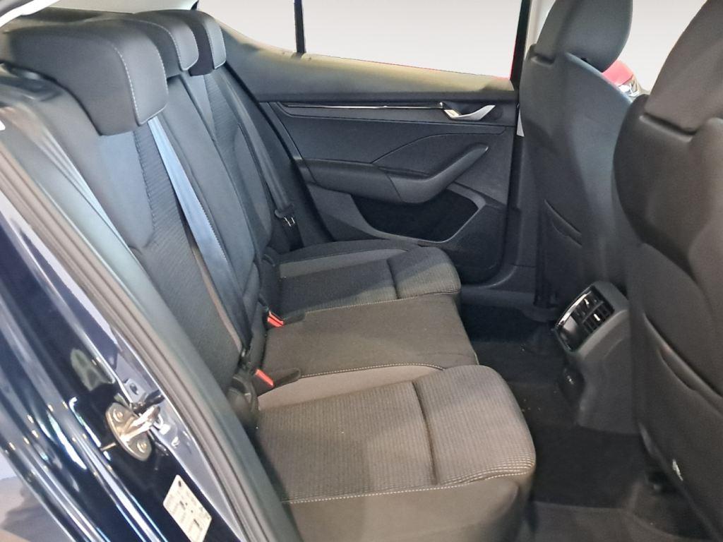 Skoda Octavia 1.5 TSI m-HEV Selection DSG 110 kW (150 CV) - 5