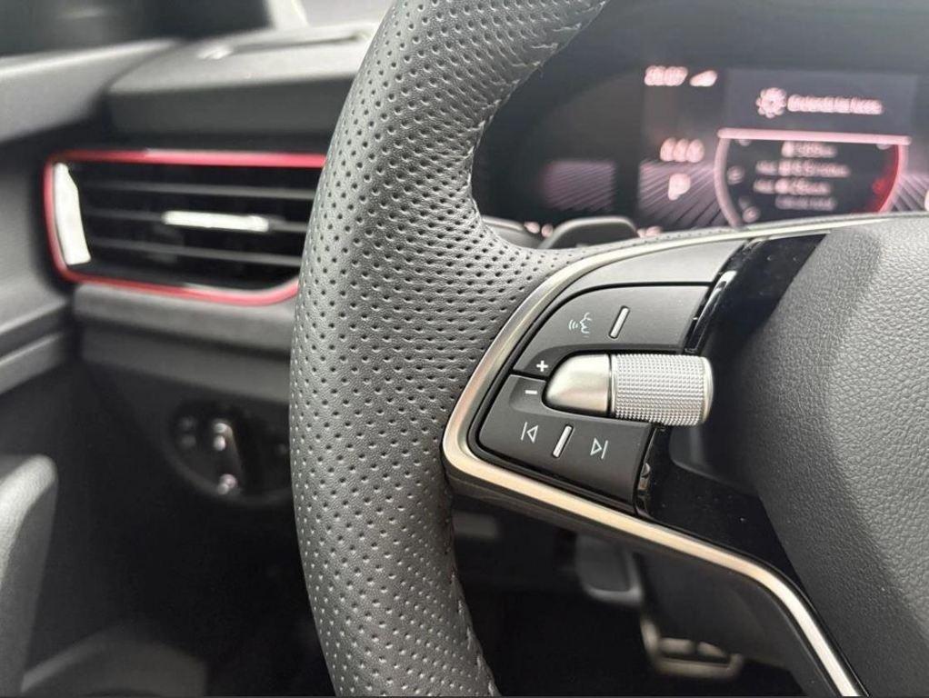 Skoda Kamiq 1.0 TSI Design DSG 85 kW (115 CV) - 8