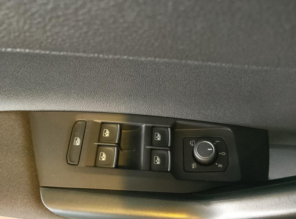 Volkswagen Taigo R-Line 1.0 TSI 85 kW (115 CV) DSG - 9