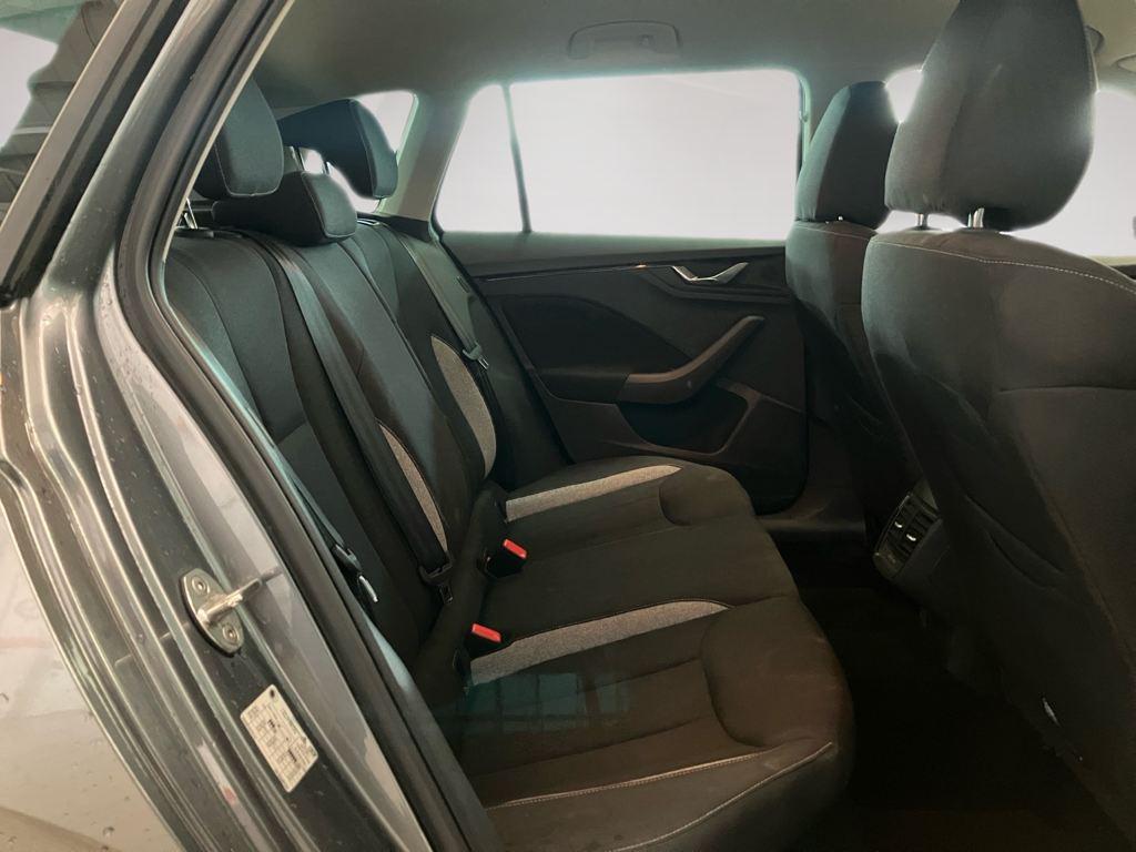 Skoda Kamiq 1.0 TSI Selection 85 kW (115 CV) - 5