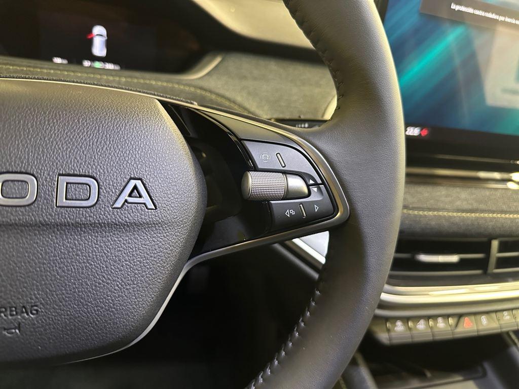 Skoda Elroq 60 63 kWh 150 kW (204 CV) - 9