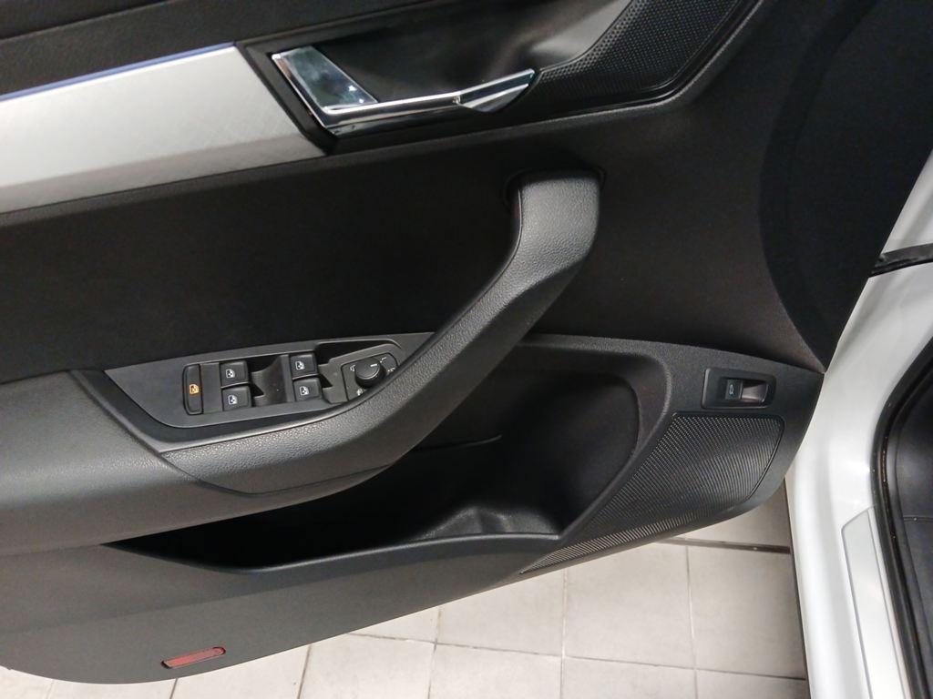 Skoda Karoq 1.5 TSI ACT Design DSG 110 kW (150 CV) - 10