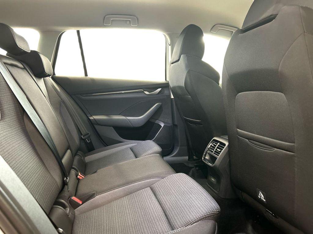 Skoda Octavia 1.5 TSI m-HEV Selection DSG 110 kW (150 CV) - 5