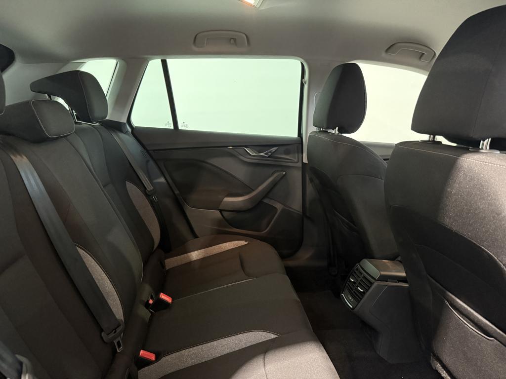 Skoda Kamiq 1.0 TSI Selection DSG 85 kW (115 CV) - 5