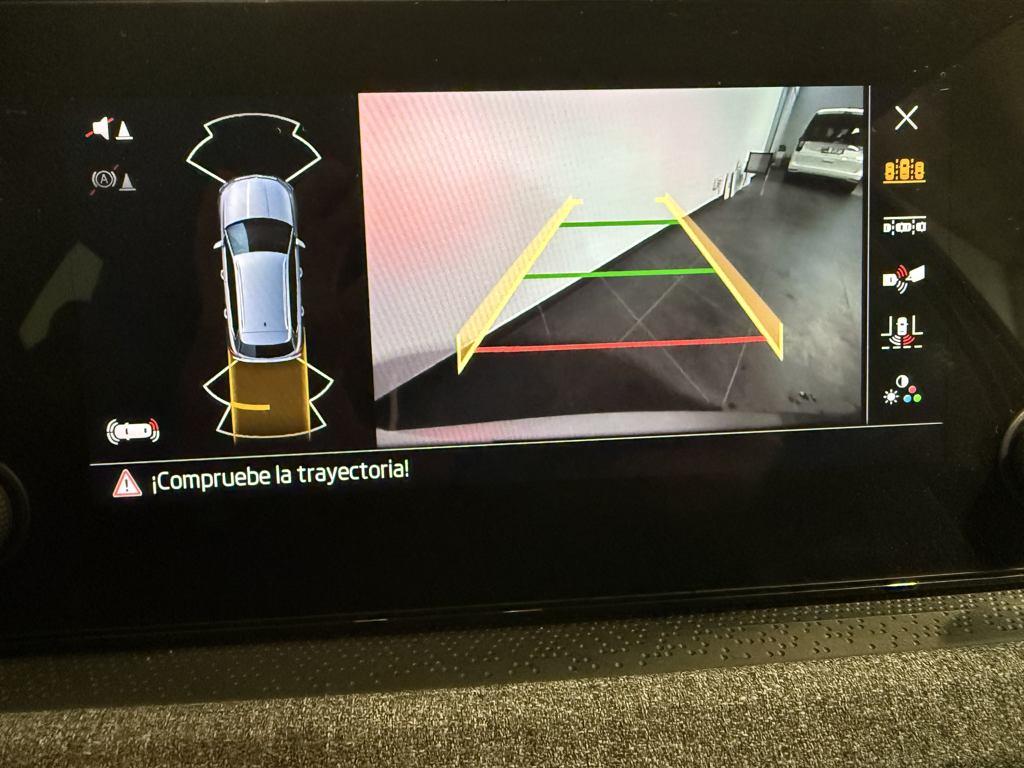 Skoda Kamiq 1.0 TSI Selection DSG 85 kW (115 CV) - 10