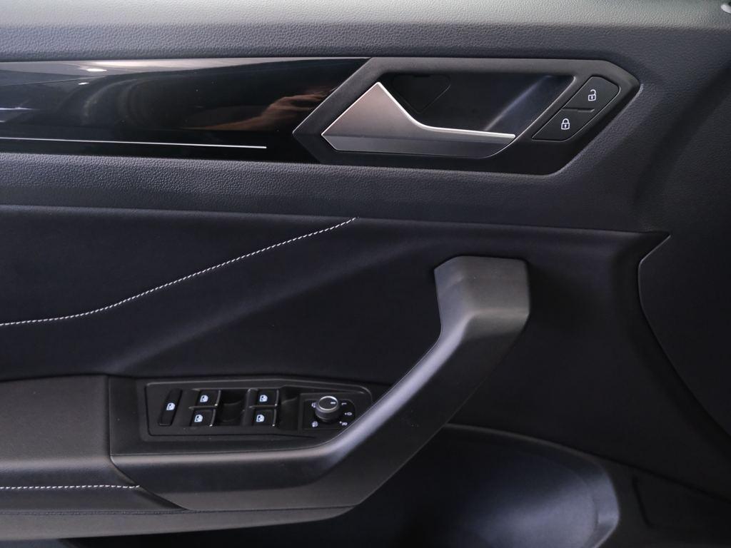 Volkswagen T-Roc R-Line 1.5 TSI 110 kW (150 CV) DSG - 8