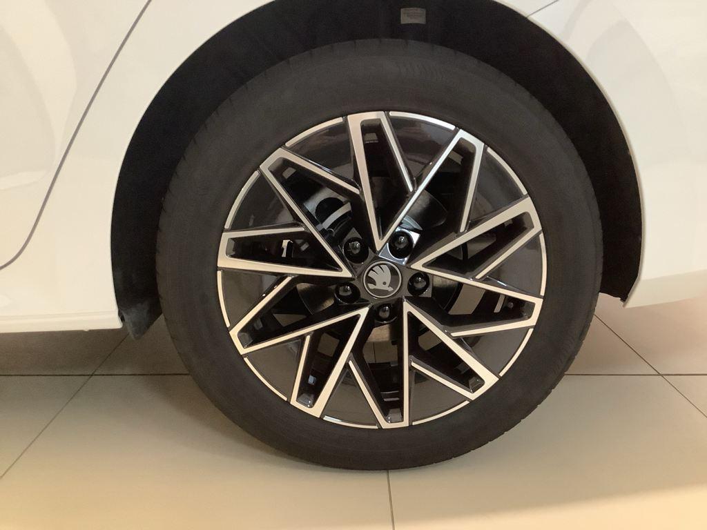 Skoda Octavia 1.5 TSI m-HEV Plus DSG 110 kW (150 CV) - 7