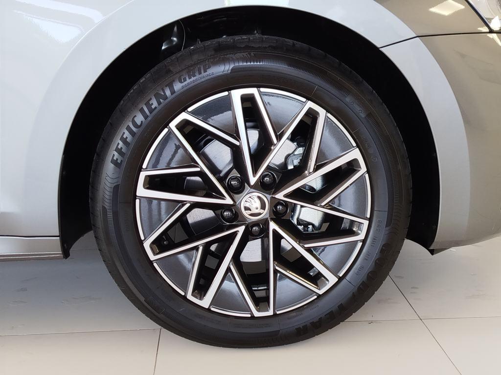 Skoda Octavia Combi 1.5 TSI m-HEV Selection DSG 110 kW (150 CV) - 7