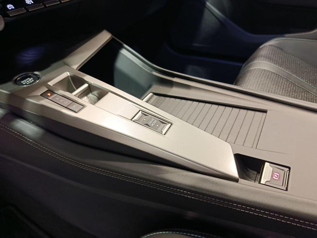 Peugeot 308 Allure Pack BlueHDi 130 S&S EAT8 96 kW (130 CV) - 16