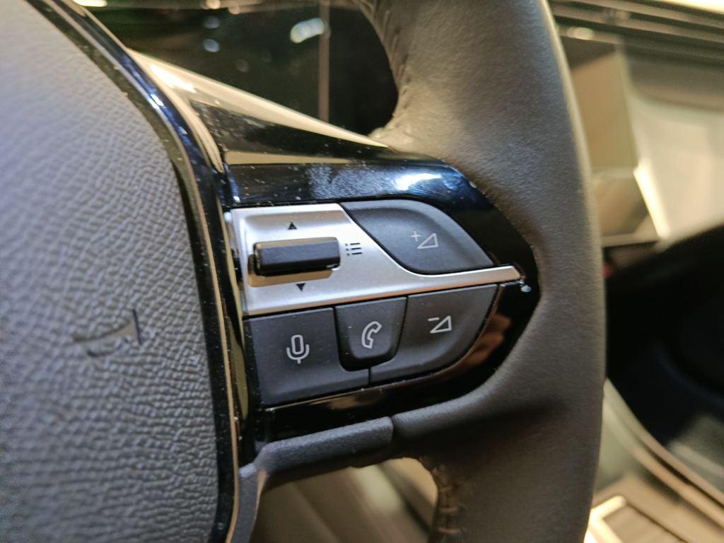 Peugeot 308 Allure Pack BlueHDi 130 S&S EAT8 96 kW (130 CV) - 17