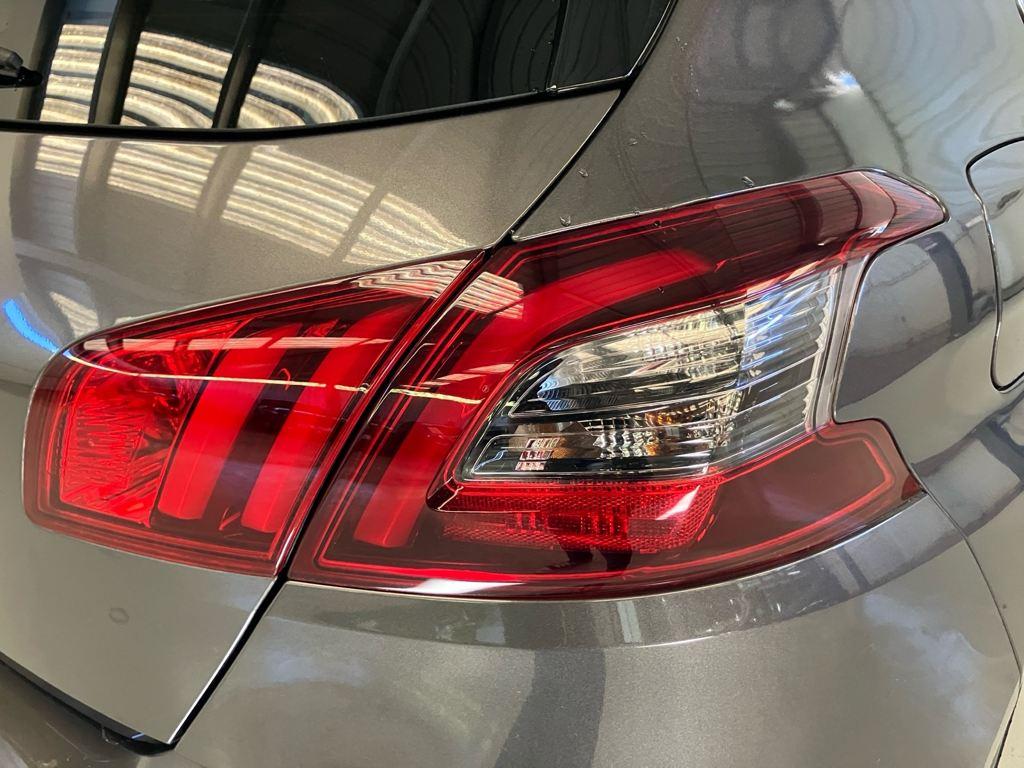 Peugeot 308 PureTech 130 S&S Tech Edition EAT8 96 kW (130 CV) - 18