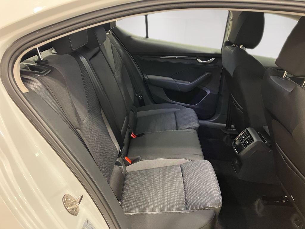 Skoda Octavia 1.5 TSI m-HEV Selection DSG 85 kW (116 CV) - 5