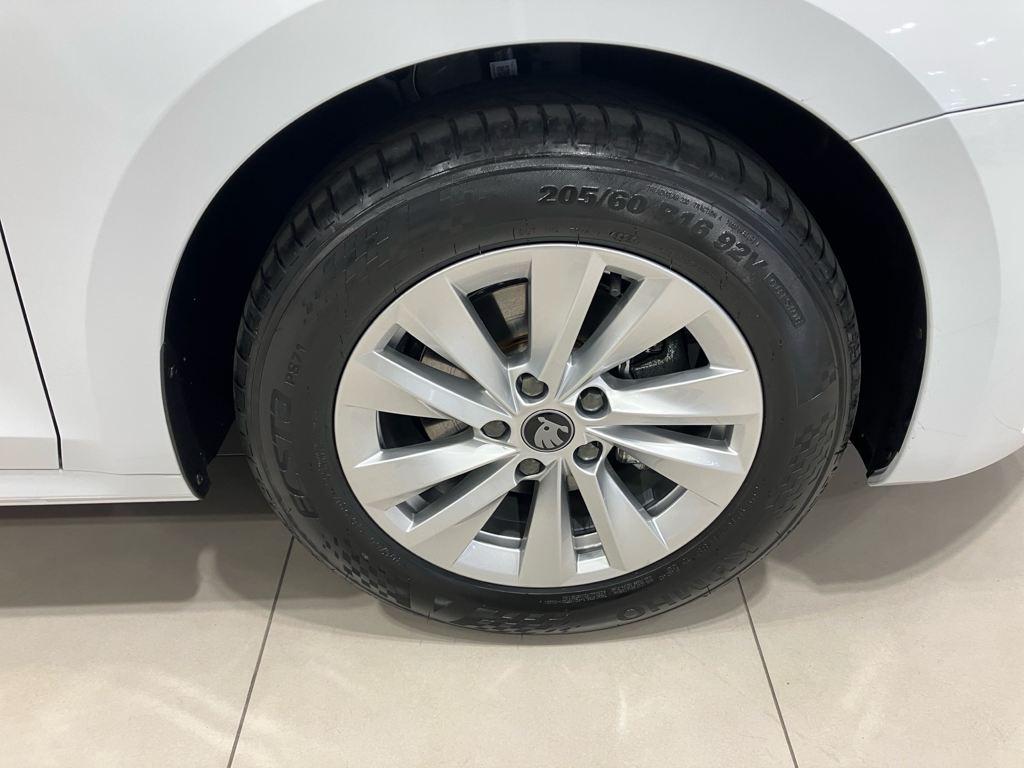 Skoda Octavia 1.5 TSI m-HEV Selection DSG 85 kW (116 CV) - 7