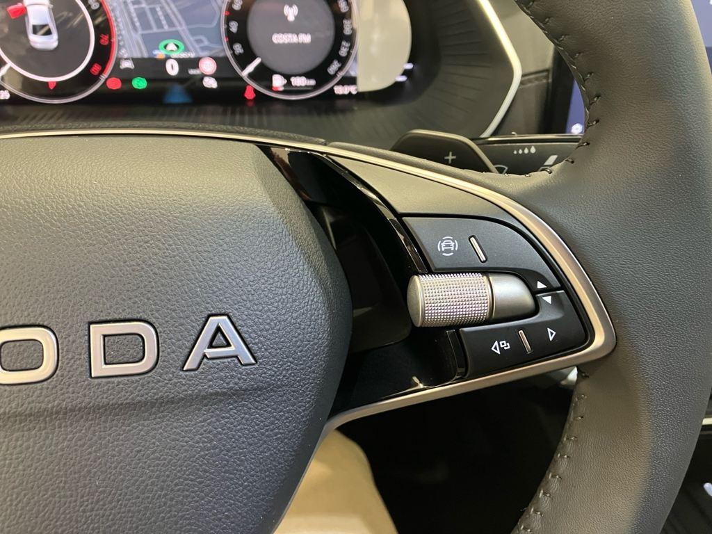 Skoda Octavia 1.5 TSI m-HEV Selection DSG 85 kW (116 CV) - 9