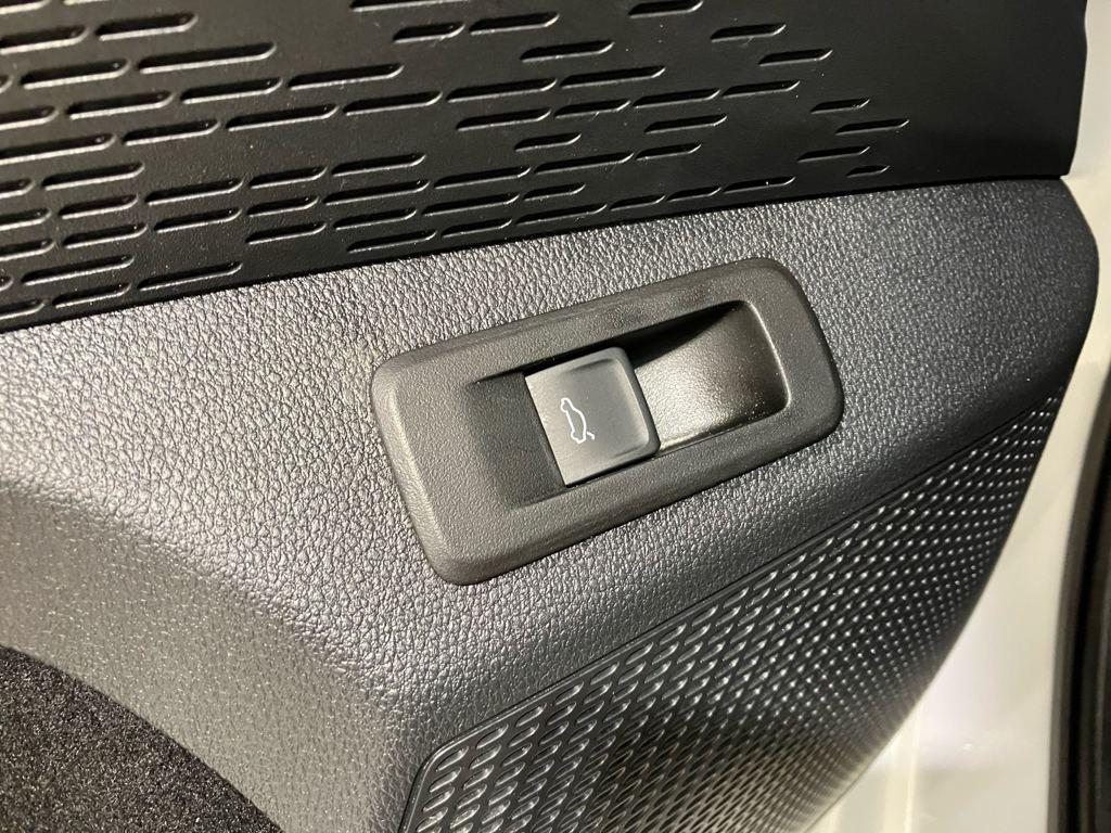 Skoda Octavia 1.5 TSI m-HEV Selection DSG 85 kW (116 CV) - 11