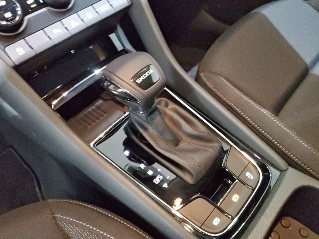 Skoda Karoq 2.0 TDI Selection DSG 110 kW (150 CV) - 9