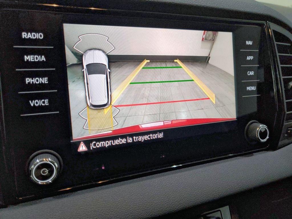 Skoda Karoq 2.0 TDI Selection DSG 110 kW (150 CV) - 10