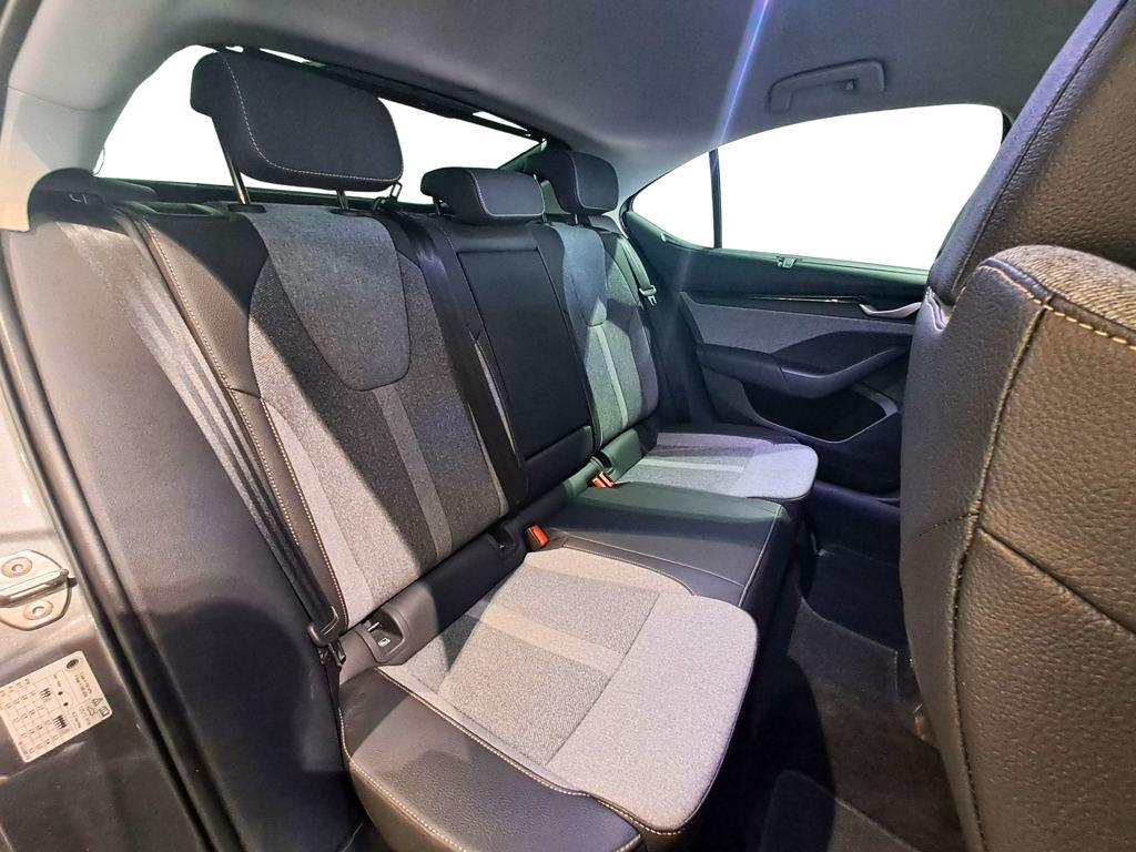 Skoda Octavia 1.5 TSI m-HEV Design DSG 110 kW (150 CV) - 5